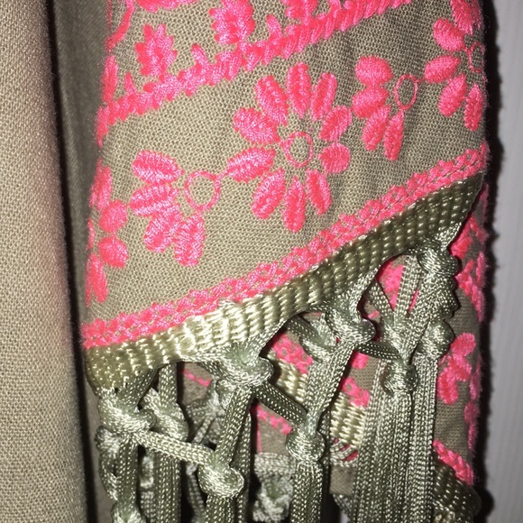 Embroidered with fringe tunic shirt - Picture 7 of 8